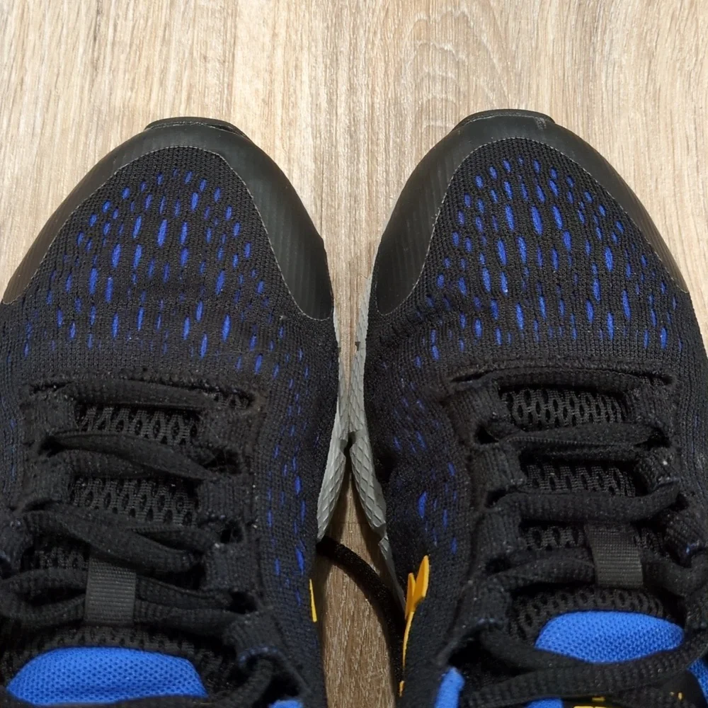 Under Armour Charged Rogue Black and Blue Athletic Shoes Youth 5Y